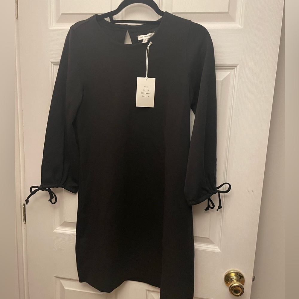 Free assembly dress